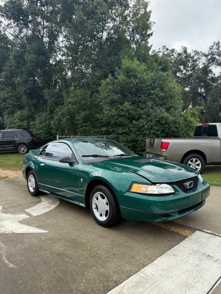 2000 Ford Mustang Base's photo