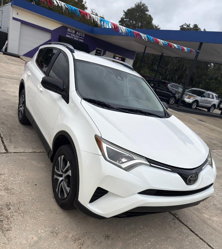 2018 Toyota RAV4 LE's photo