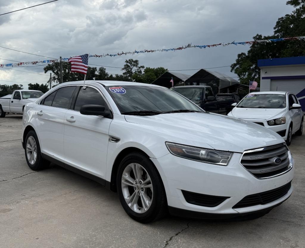 2015 Ford Taurus SE FWD's photo